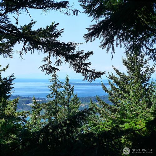 561 Discovery Way, Eastsound, WA, 98245-8511 | Card Image