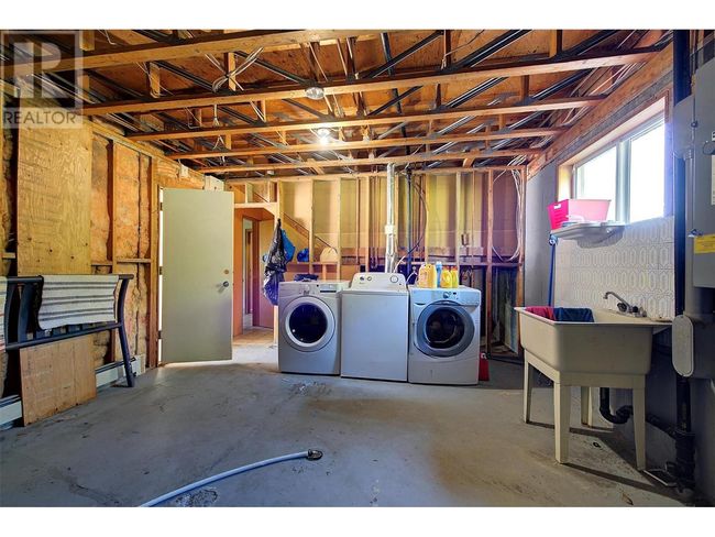 215 Arab Rd, House other with 8 bedrooms, 6 bathrooms and 5 parking in Kelowna BC | Image 29