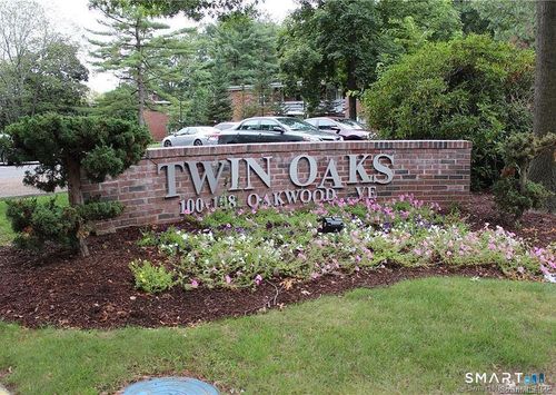 a1-106 Oakwood Ave, West Hartford, CT, 06119-2168 | Card Image