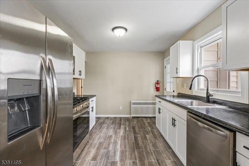 20 Beekman St, Manville, NJ, 08835-2346 | Card Image