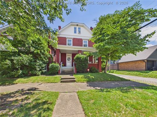 818 4th St, Huntington, WV, 25701-2611 | Card Image