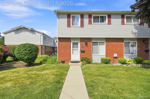 27766 Eastwick Sq, Roseville, MI, 48066-4809 | Card Image