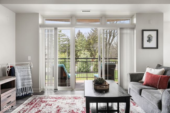 Step out onto the balcony and enjoy sparkly lake views! | Image 12