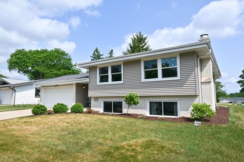 5989 Sugarbush Ln, Greendale, WI, 53129-2624 | Card Image