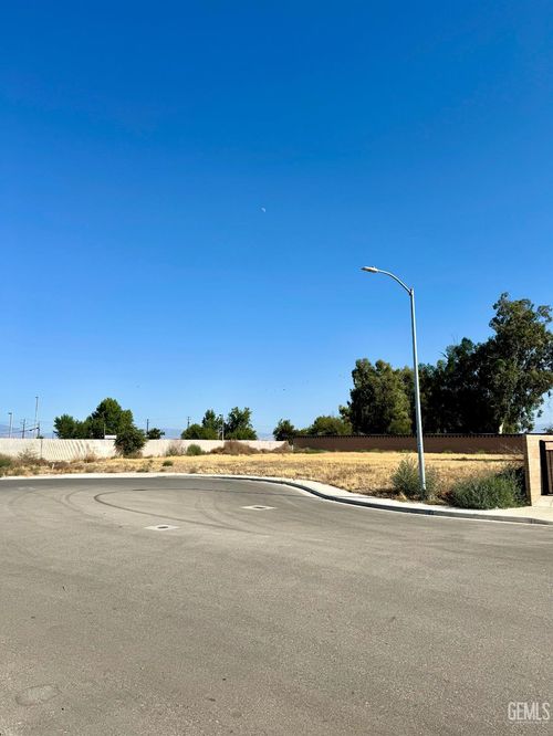 9623 Kanosh Cobble Dr, Bakersfield, CA, 93313-5694 | Card Image