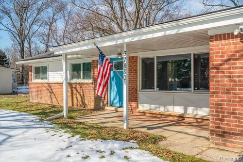 37880 Wendy Lee St, Farmington Hills, MI, 48331-3734 | Card Image