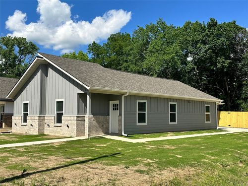 825 Edgar St, Greenville, TX, 75401-2422 | Card Image