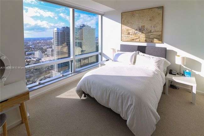 APT-48C - 1425 Brickell Ave, Condo with 2 bedrooms, 3 bathrooms and null parking in Miami FL | Image 5