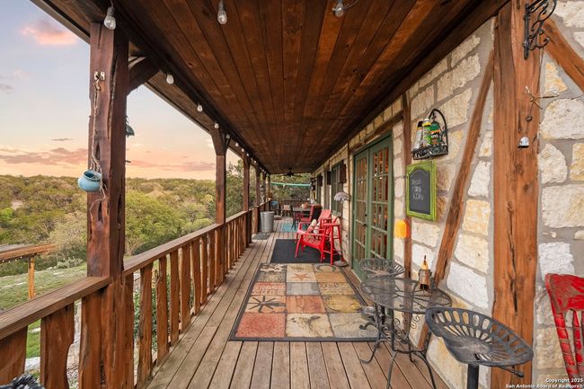 110 Apacheria Pass W, House other with 3 bedrooms, 3 bathrooms and null parking in Comfort TX | Image 5