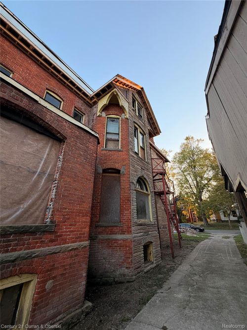 1564 Cadillac Blvd, Detroit, MI, 48214-3108 | Card Image