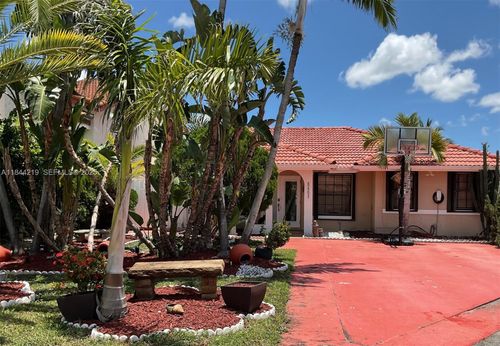8453 Nw 189th Street Rd, Hialeah, FL, 33015-5391 | Card Image