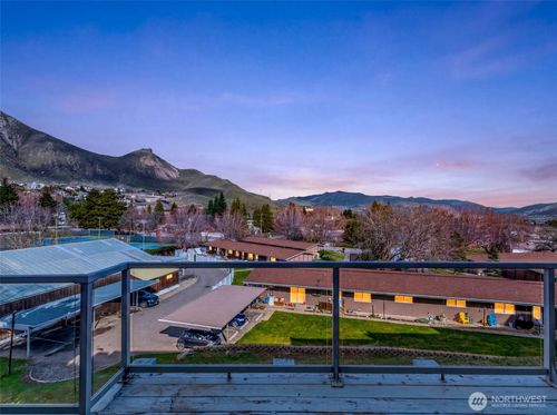 21-1818 Skyline Dr, Wenatchee, WA, 98801-7334 | Card Image