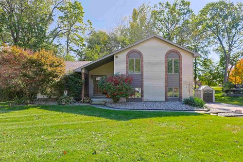 11044 River Oaks Ln E, Osceola, IN, 46561-9104 | Card Image