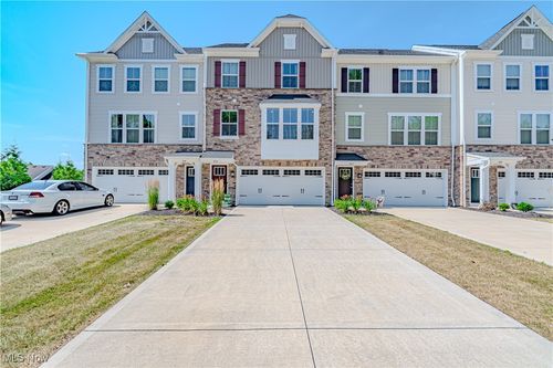 344 E Reno Dr, Louisville, OH, 44641-8747 | Card Image