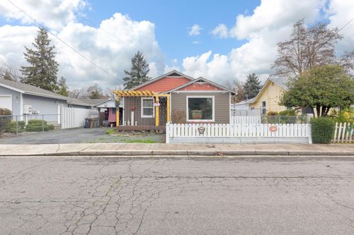 418 Se L St, Grants Pass, OR, 97526-3128 | Card Image
