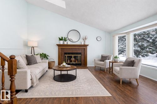 1511 104 St Nw, Edmonton, AB, T6J5T2 | Card Image