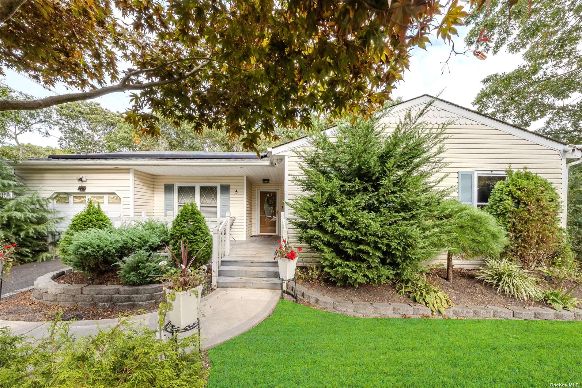 Winged Foot Dr, Medford, NY 11763