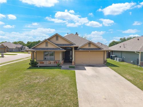 1700 Kingsgate Dr, Bryan, TX, 77807-4843 | Card Image