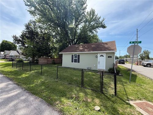 930 W Cliff St, Saint Joseph, MO, 64504-2404 | Card Image