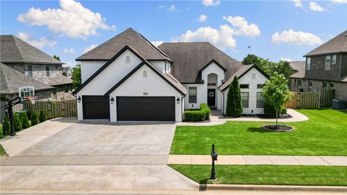 2407 Mckinley Blvd, Rogers, AR, 72758-9527 | Card Image