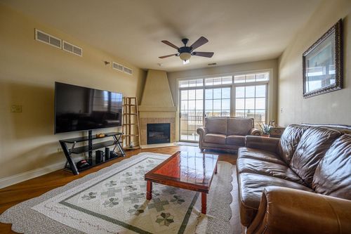 204-2912 N University Drive, WAUKESHA, WI, 53188 | Card Image