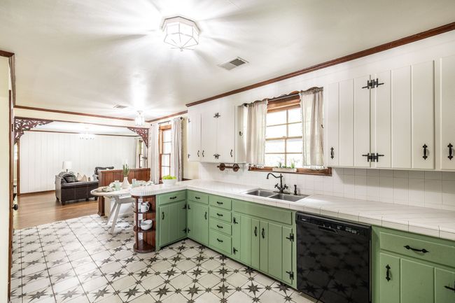 The decorative floors are a great touch to finish off this space. | Image 28