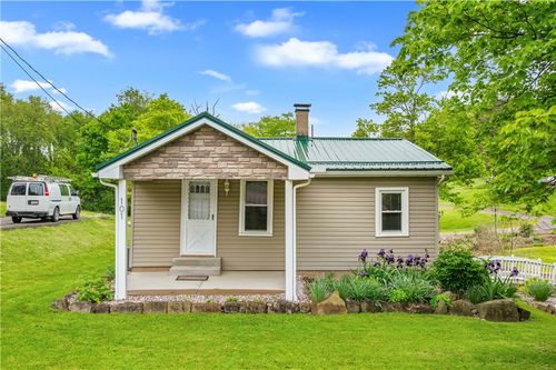 101 Leech Ln, Beaver Falls, PA, 15010-8536 | Card Image