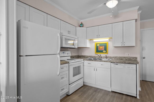 H9 - 2008 E Fort Macon Rd, Condo with 2 bedrooms, 2 bathrooms and null parking in Atlantic Beach NC | Image 5