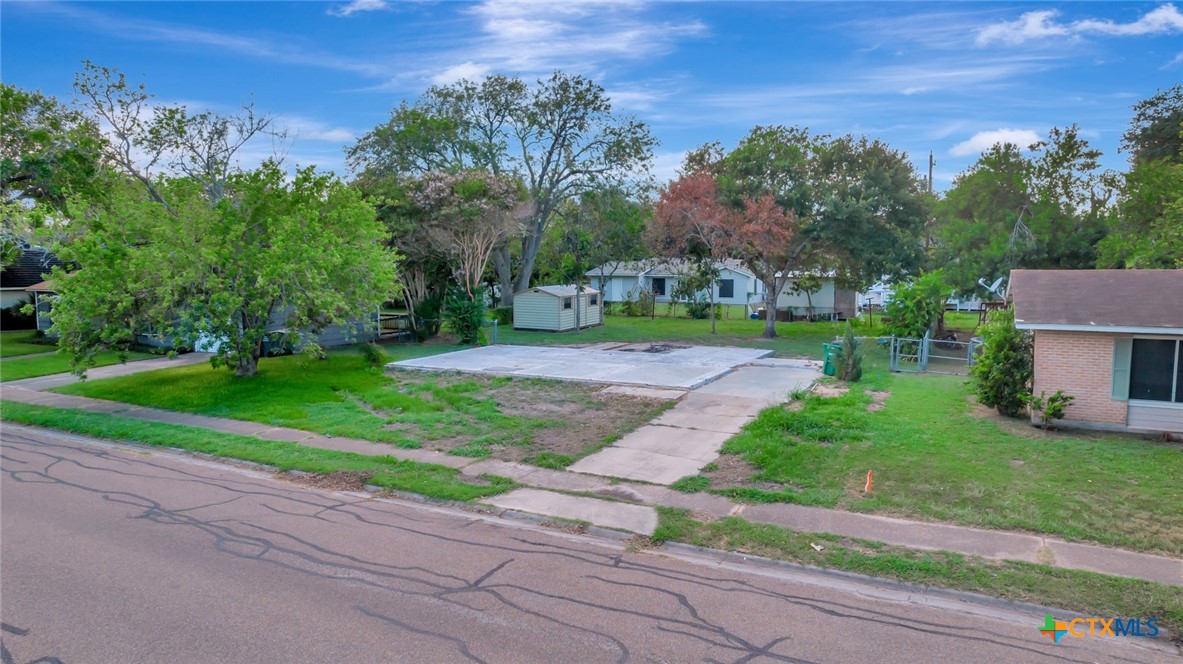 Erwin Ave, Victoria, TX 77901