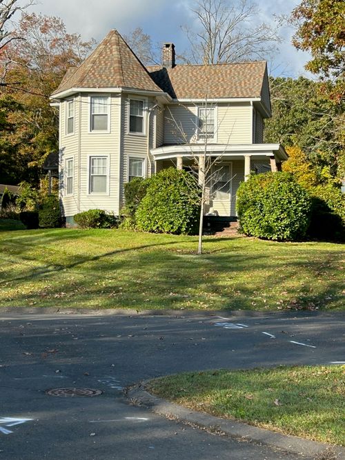 215 Sherman Ave, Hamden, CT, 06518-2125 | Card Image