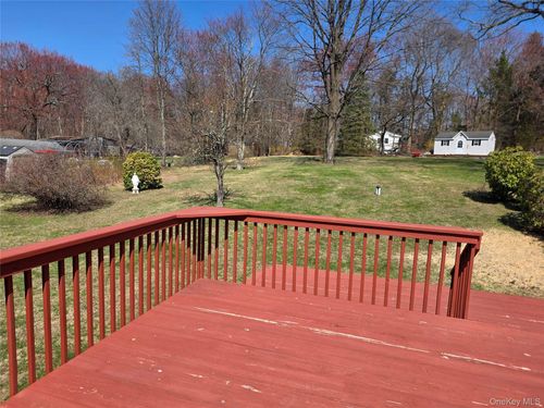 140 Chestnut Ridge Rd, Mahopac, NY, 10541-3318 | Card Image