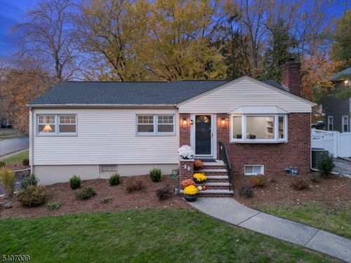 26 Pihlman Pl, Chatham, NJ, 07928-2707 | Card Image