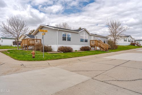 4634 Gates Dr, Bismarck, ND, 58503-7886 | Card Image