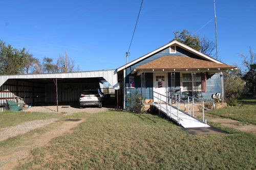 803 S Kindred St, Loraine, TX, 79532-2327 | Card Image