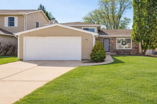 1500 Pershing Ave, Wheaton, IL, 60189-6818 | Card Image