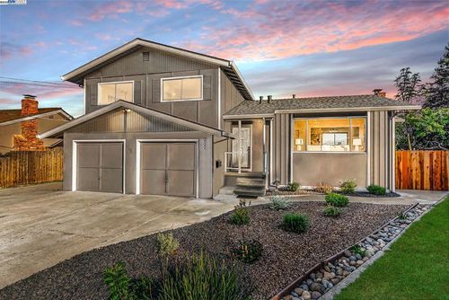 1933 Riverbank Ave, Castro Valley, CA, 94546-6243 | Card Image