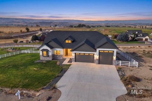 17301 Maple River Ct, Caldwell, ID, 83607-5703 | Card Image