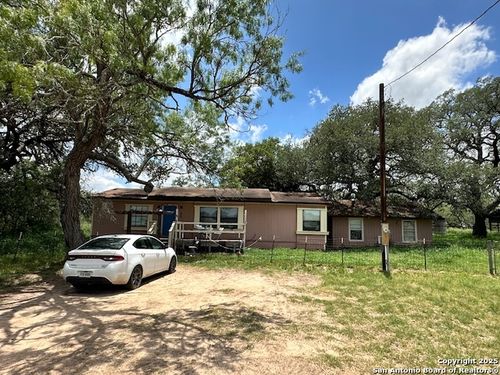 7525 N State Highway 16, Poteet, TX, 78065-4036 | Card Image