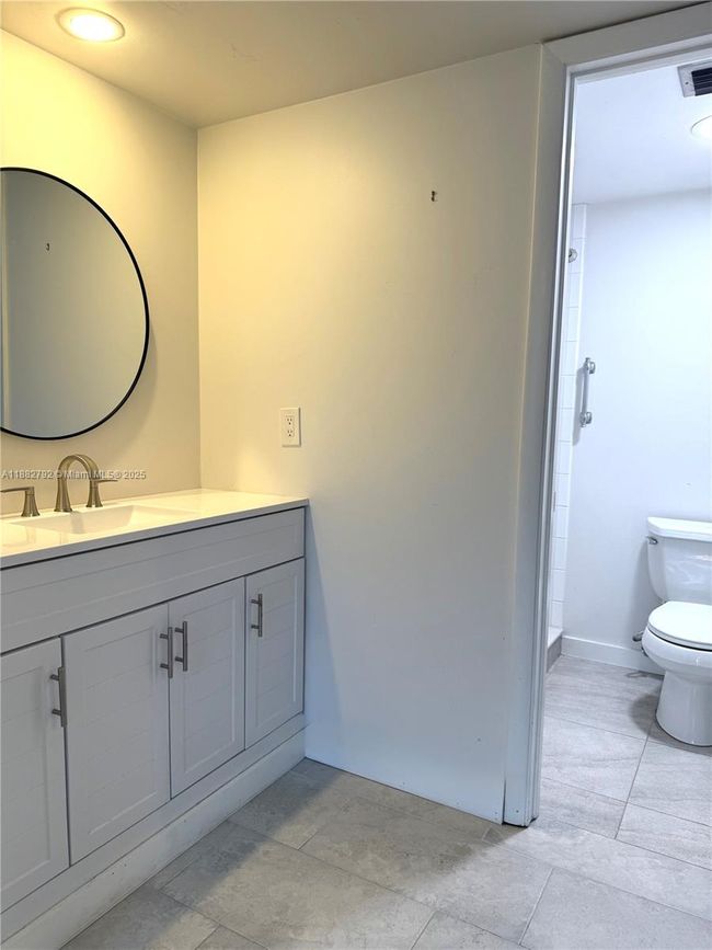 APT-201 - 1717 Whitehall Dr, Condo with 2 bedrooms, 2 bathrooms and null parking in Davie FL | Image 5