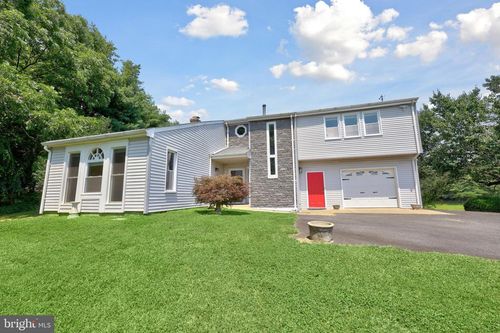 9235 Lees Ridge Rd, Warrenton, VA, 20186-8663 | Card Image