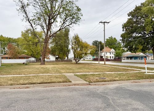 105 W Martin St, Forrest, IL, 61741-9342 | Card Image