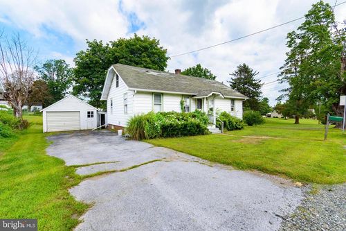 19 Congo Rd, Gilbertsville, PA, 19525-9461 | Card Image