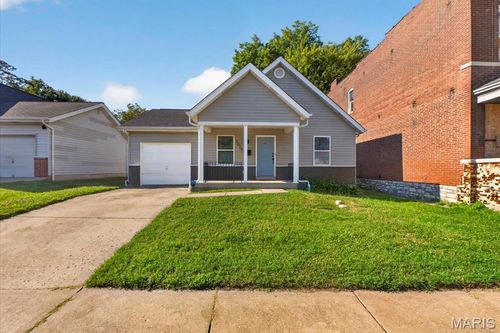 3024 Caroline St, Saint Louis, MO, 63104-1805 | Card Image