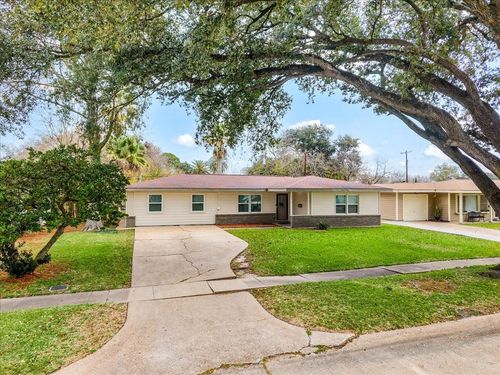 516 23rd Ave N, Texas City, TX, 77590-6033 | Card Image