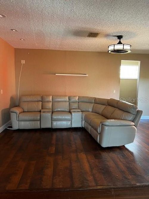 118 N Eustis St, EUSTIS, FL, 32726-3477 | Card Image