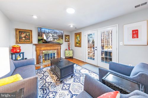 980 Old Holly Dr, GREAT FALLS, VA, 22066-1325 | Card Image