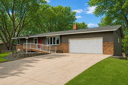 11004 Oak Knoll Ter N, Minnetonka, MN, 55305-2125 | Card Image