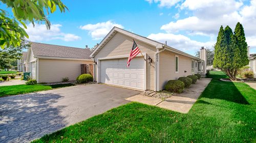 606 E 92nd Pl, Merrillville, IN, 46410-8112 | Card Image
