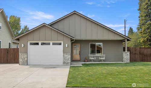 211 W Oak St, Yacolt, WA, 98675-5675 | Card Image