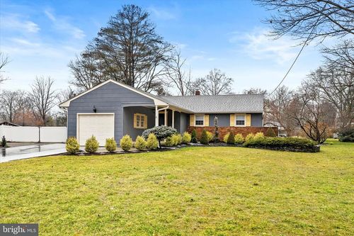 5 Charred Oak Ln, East Windsor, NJ, 08520-1803 | Card Image